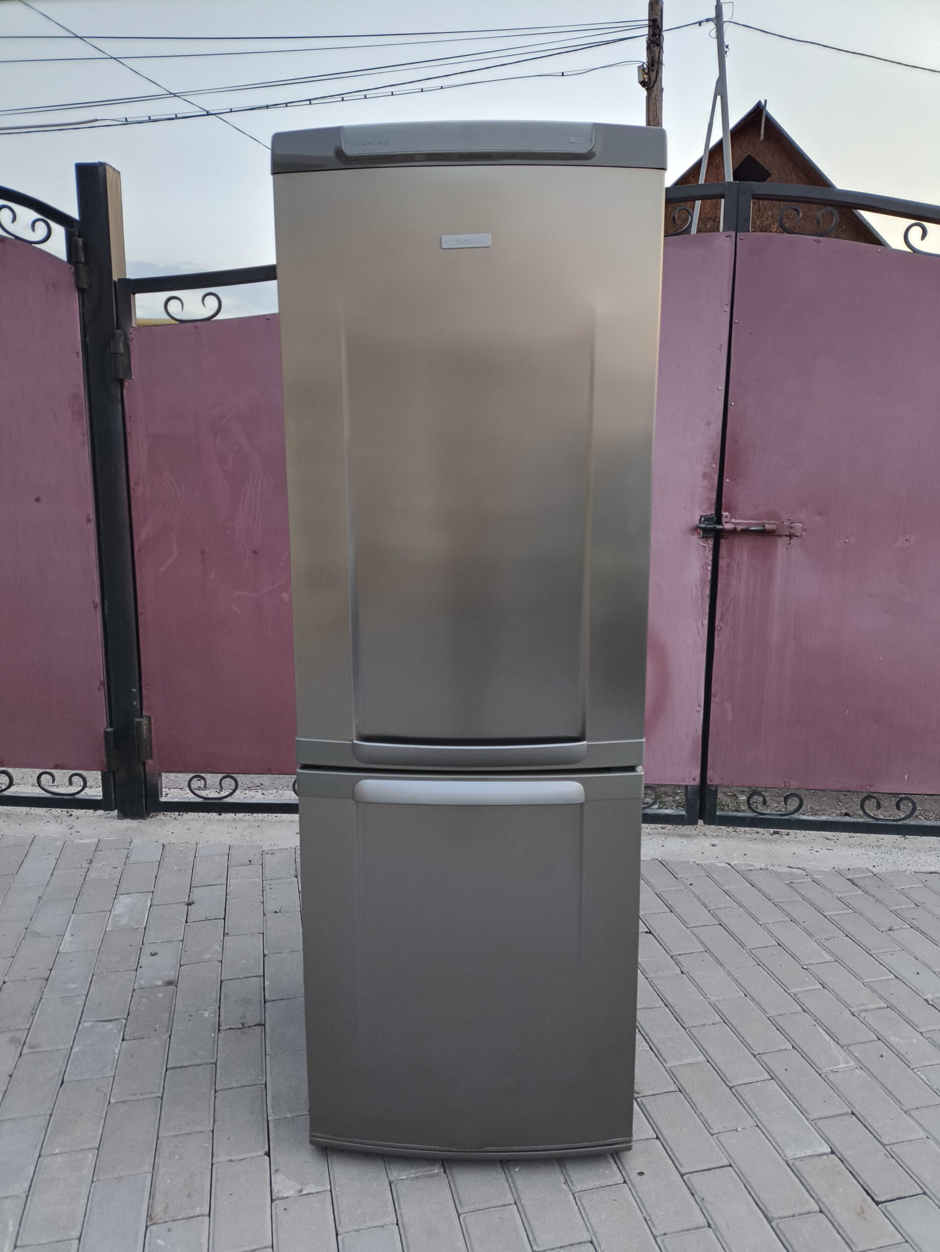 Купить б/у холодильник Electrolux 60000
