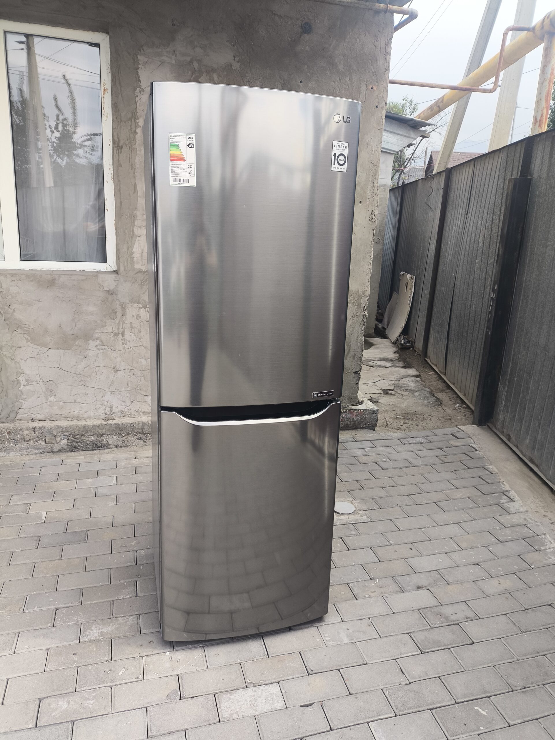Вместительный б/у холодильник LG 120000