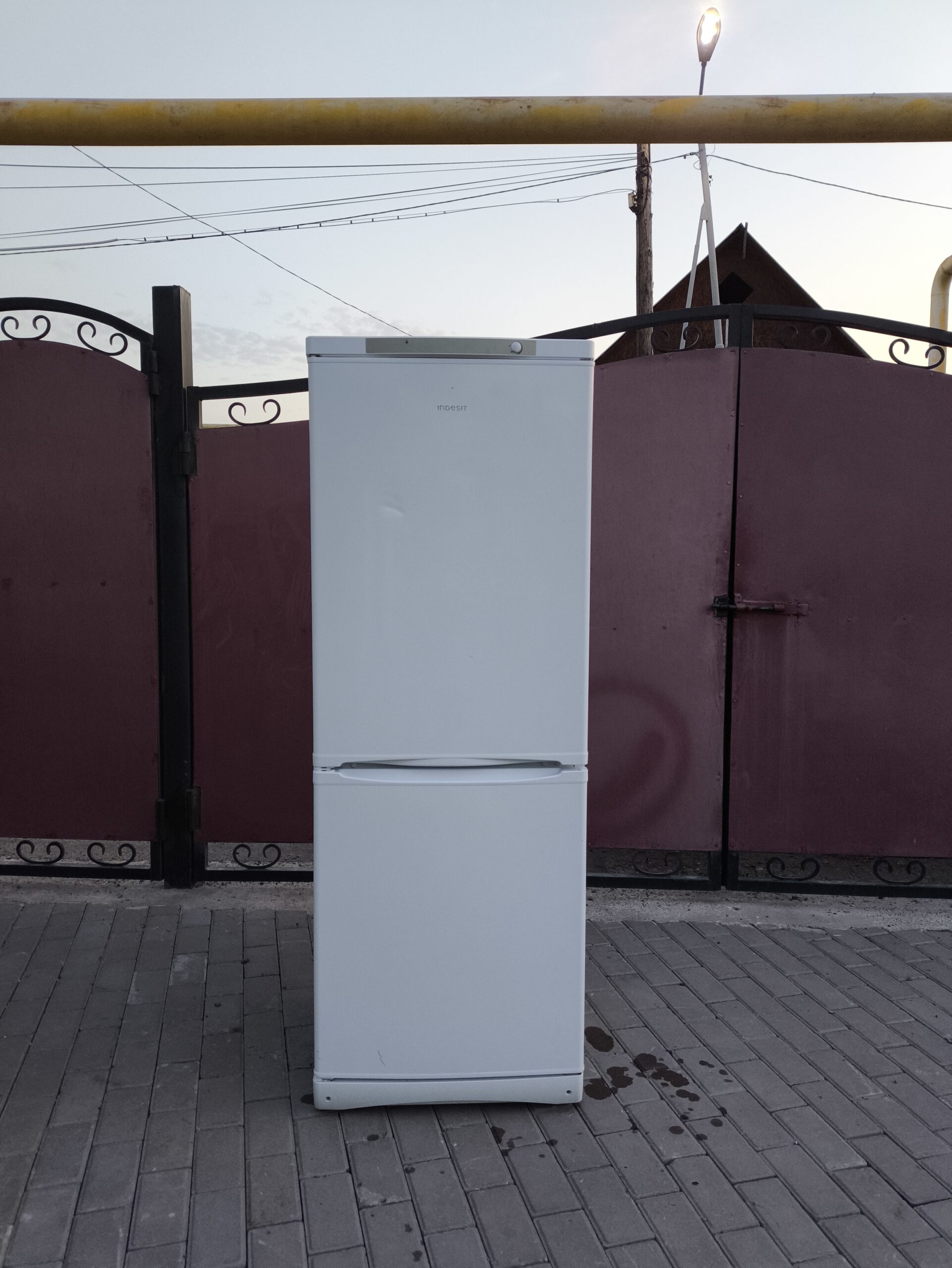 Купить б/у холодильник Indesit 40000 в Алматы