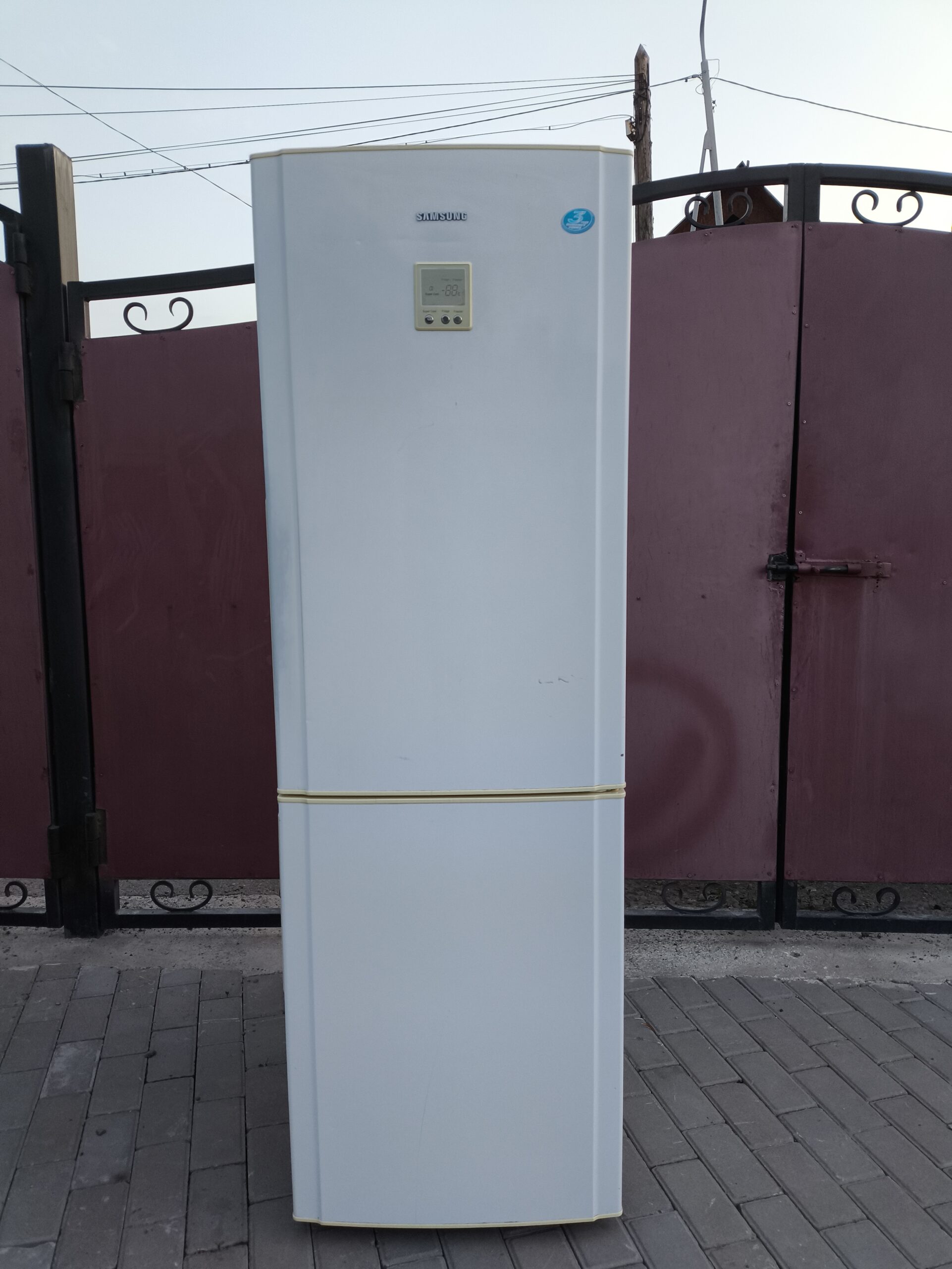 Недорогой б/у холодильник Samsung 40000