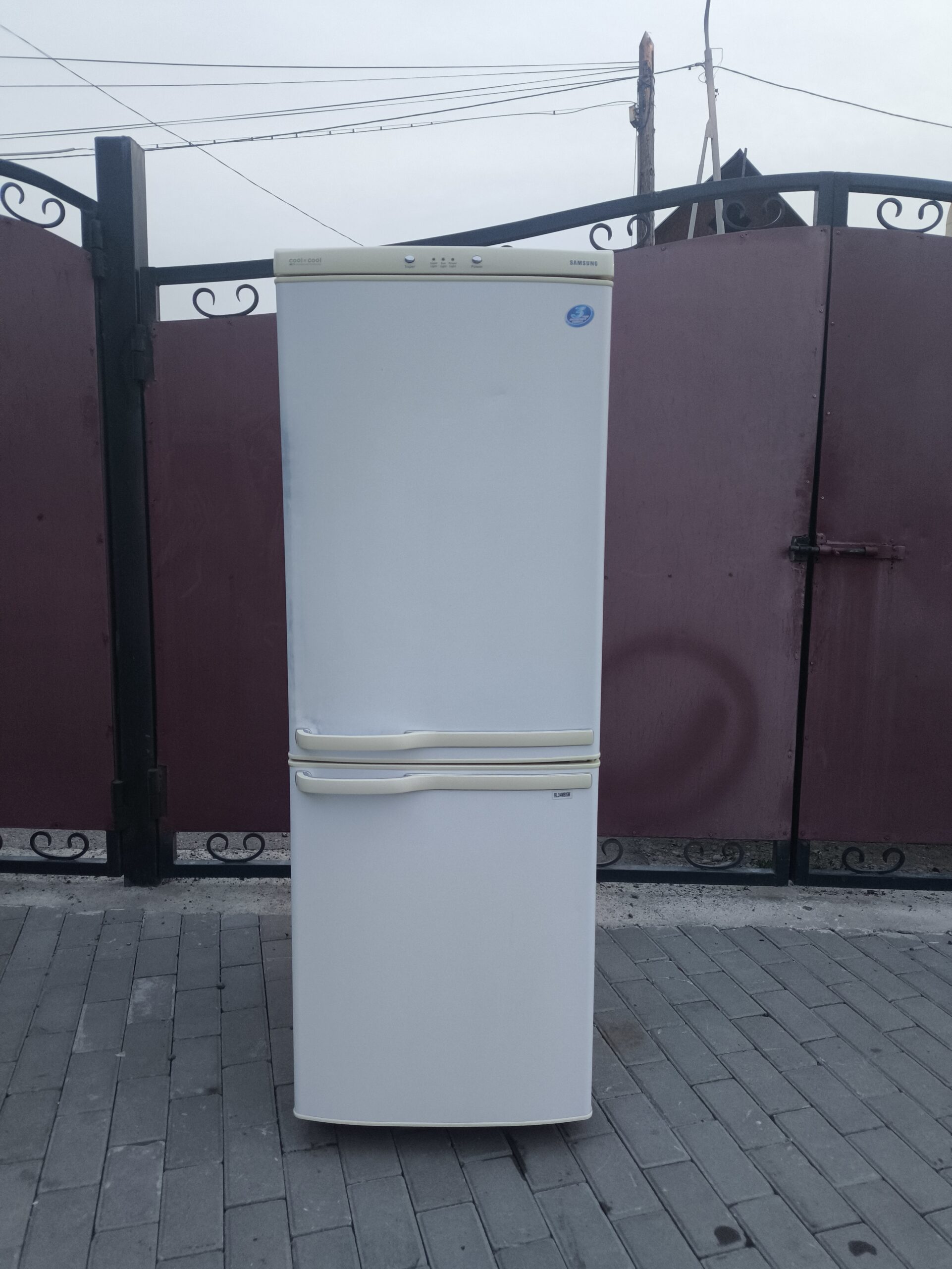 Компактный б/у холодильник Samsung 45000