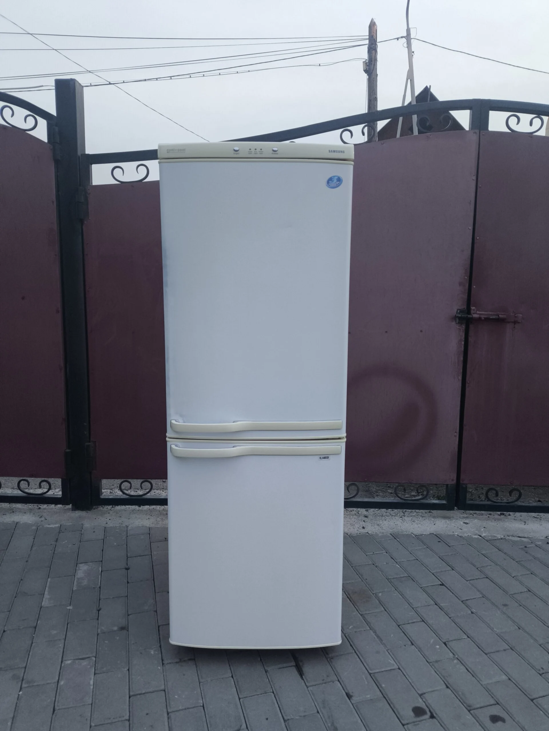 Компактный б/у холодильник Samsung 45000