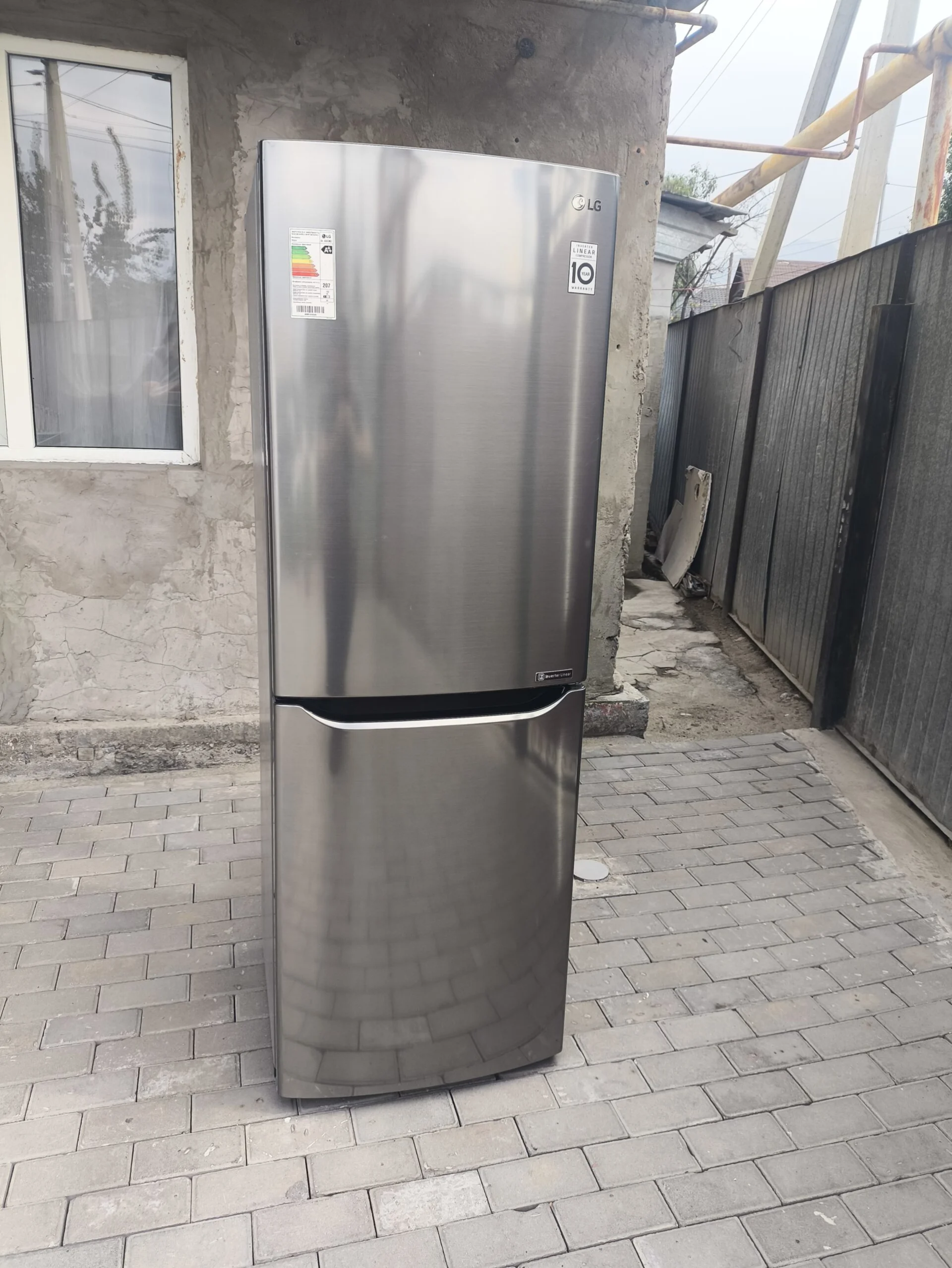 Вместительный б/у холодильник LG 120000